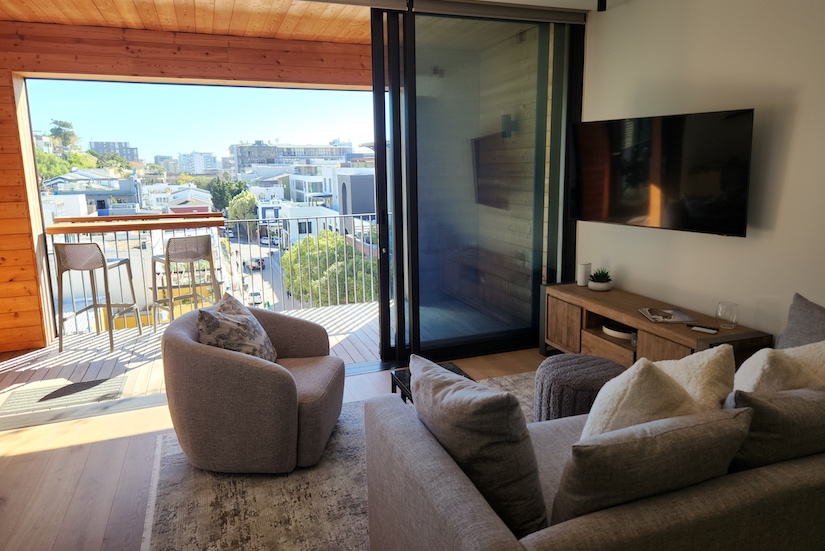 11 Dixon Street, Apt.405 - Living area and balcony